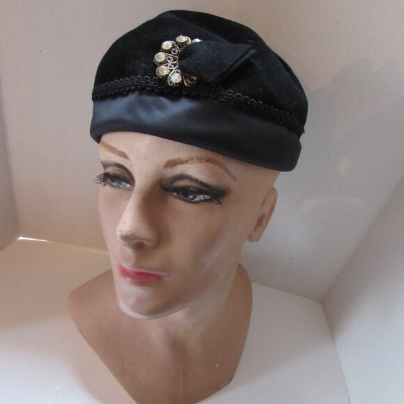 Vintage Black Velour Hat Cloche Style Rhinestone Decoration main image 7